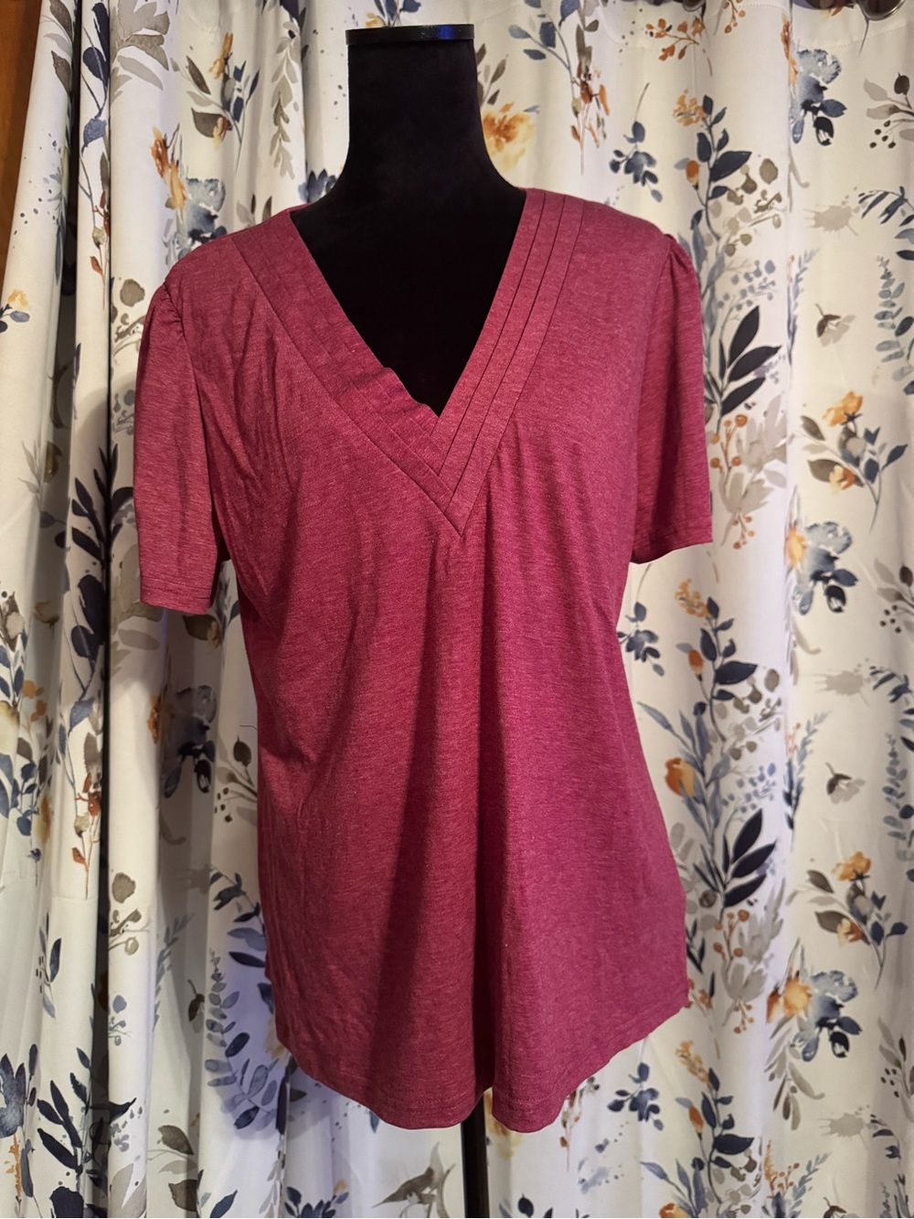 Women's V-Neck Short Sleeve Top - Raspberry Agnes Urban Size Large NWT B17